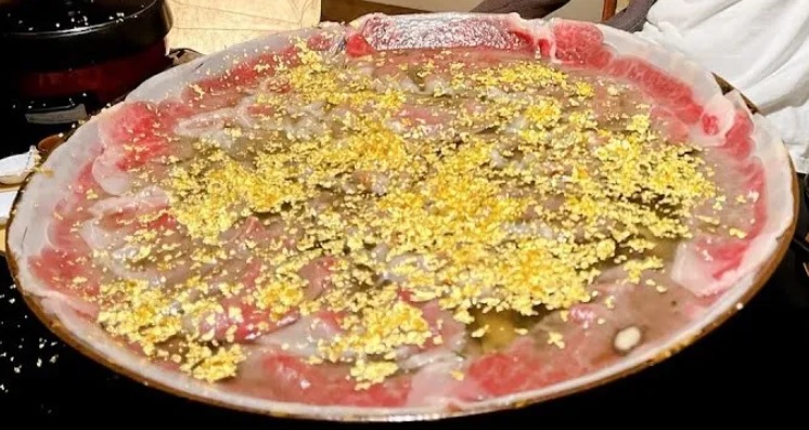 開運・必勝金箔山王ラーメン